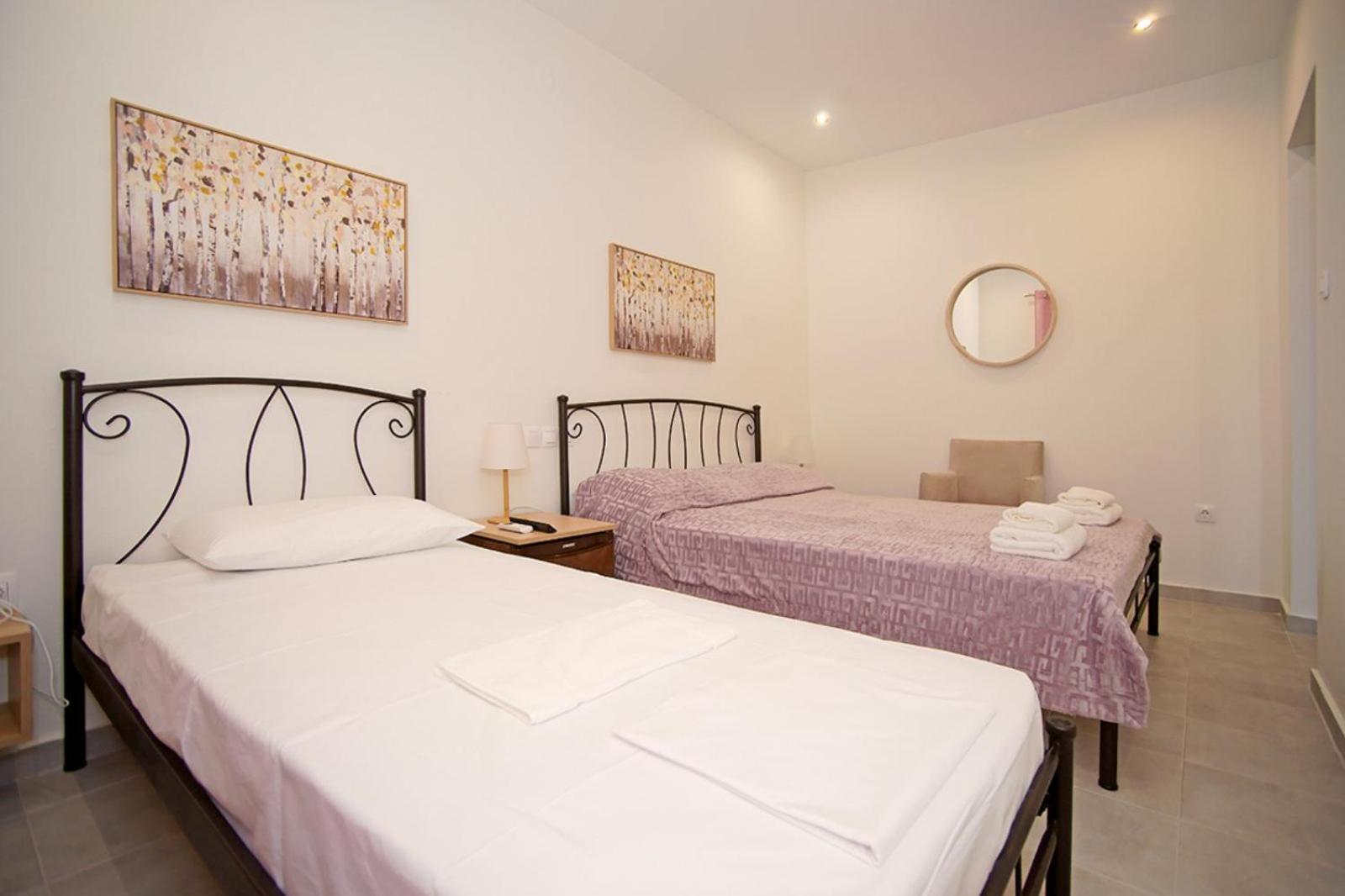 Karnagio Rooms Kyparissia Buitenkant foto