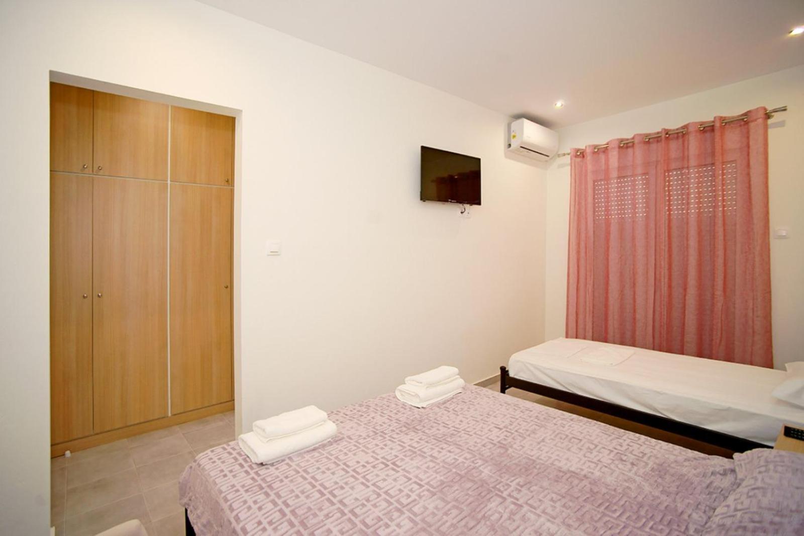 Karnagio Rooms Kyparissia Buitenkant foto