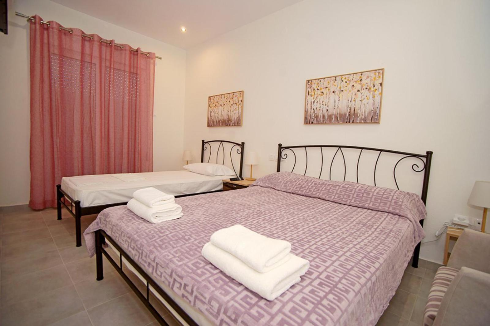 Karnagio Rooms Kyparissia Buitenkant foto
