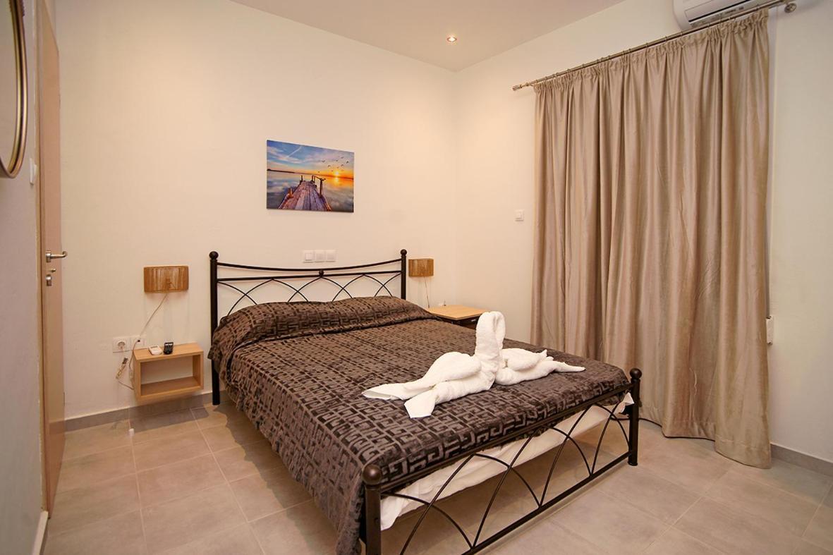 Karnagio Rooms Kyparissia Buitenkant foto