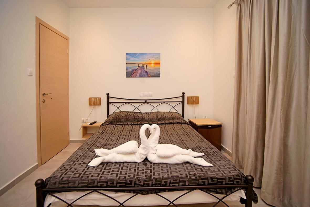 Karnagio Rooms Kyparissia Buitenkant foto