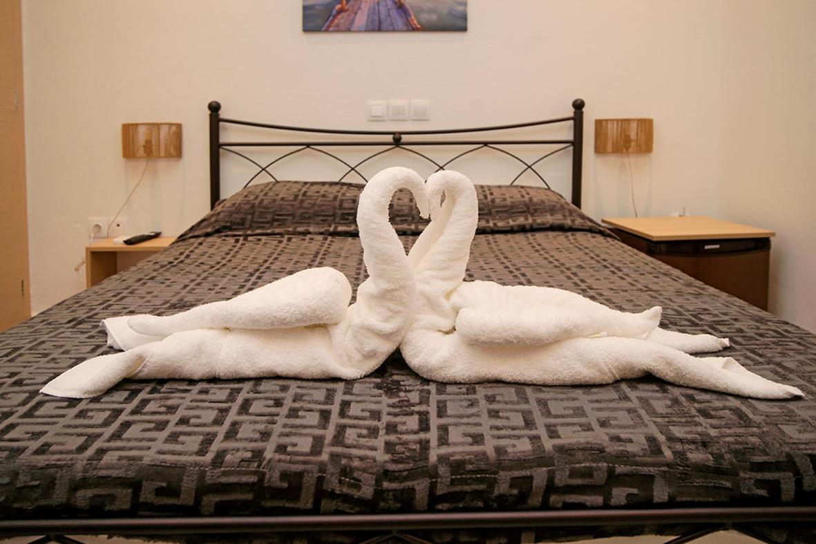 Karnagio Rooms Kyparissia Buitenkant foto