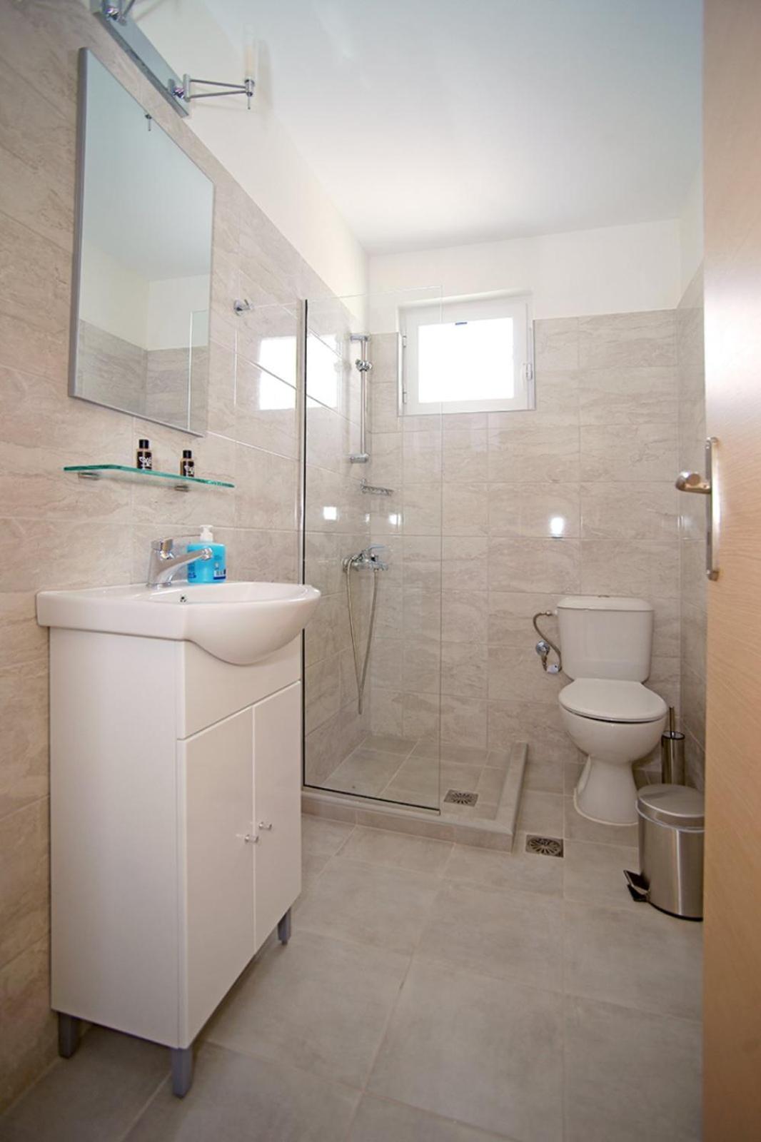Karnagio Rooms Kyparissia Buitenkant foto